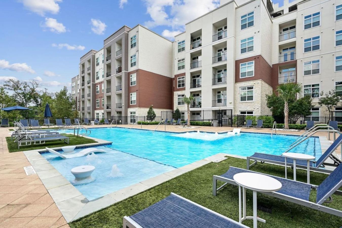 Apartment Vargos Longterm Gym Pool 2b2b King Fully Equipped Houston